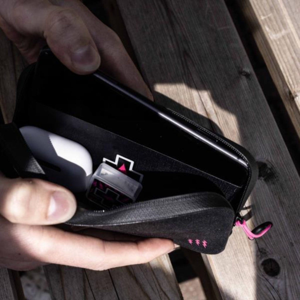 Muc-Off Waterproof Essentials Case
