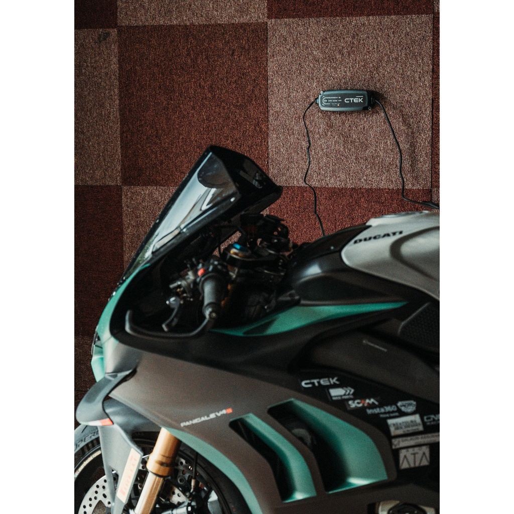 CTEK CT5 Powersport Battery Charger
