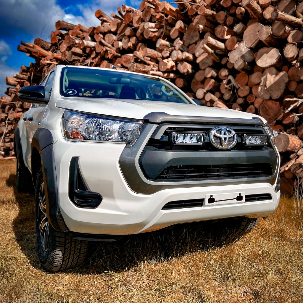 [LZRGK-HILUX-BCN-04K] Lazer Lamps Grille Integration Kit With Gen 2 Triple-R 750 Lamps With Beacon